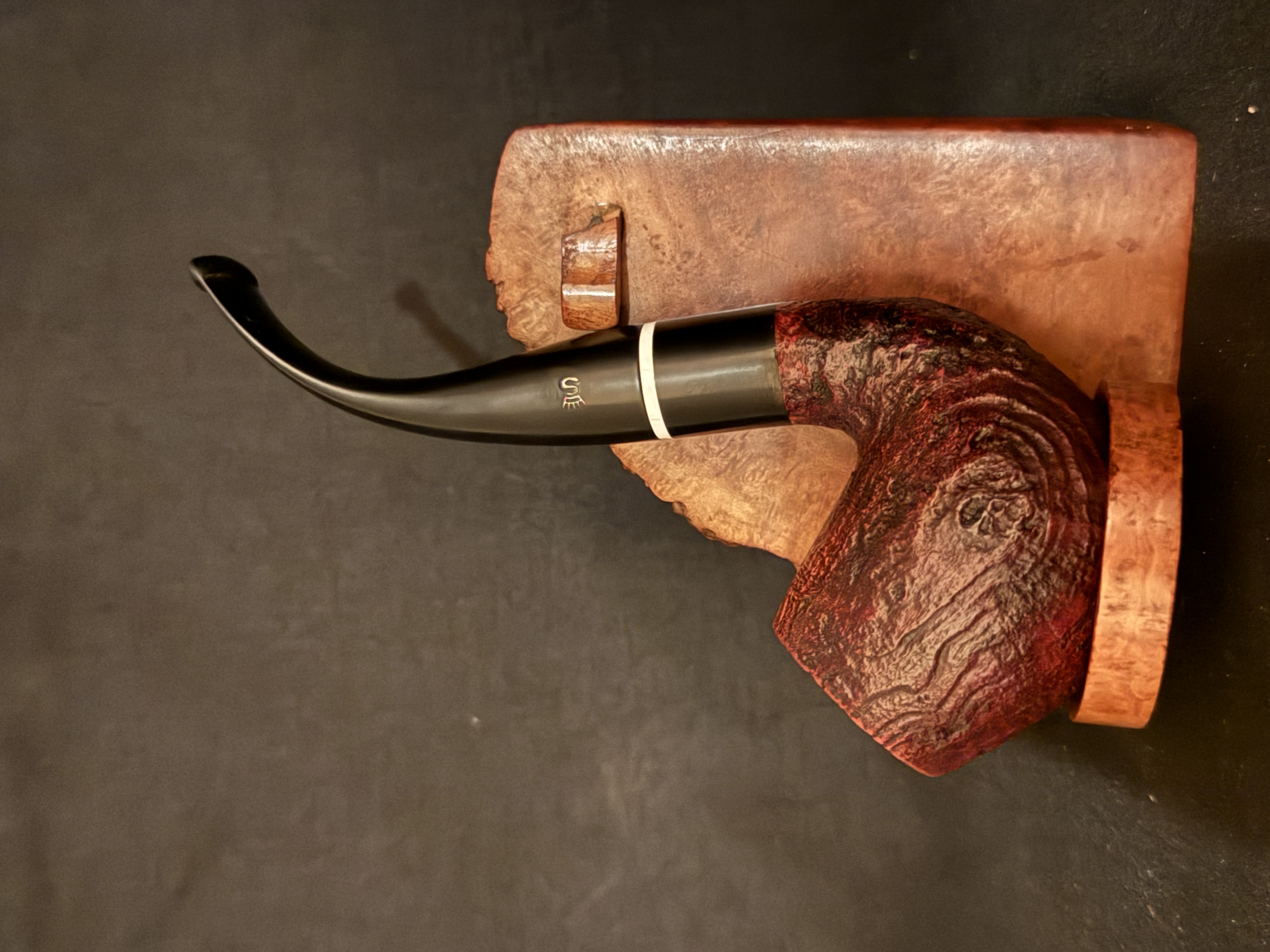 Stanwell Rouge 160 Sandblasted Bent Billiard Pipe, Made in Denmark, Tapered Vulcanite Fishtail Stem, White Acrylic Band, 9mm Filter