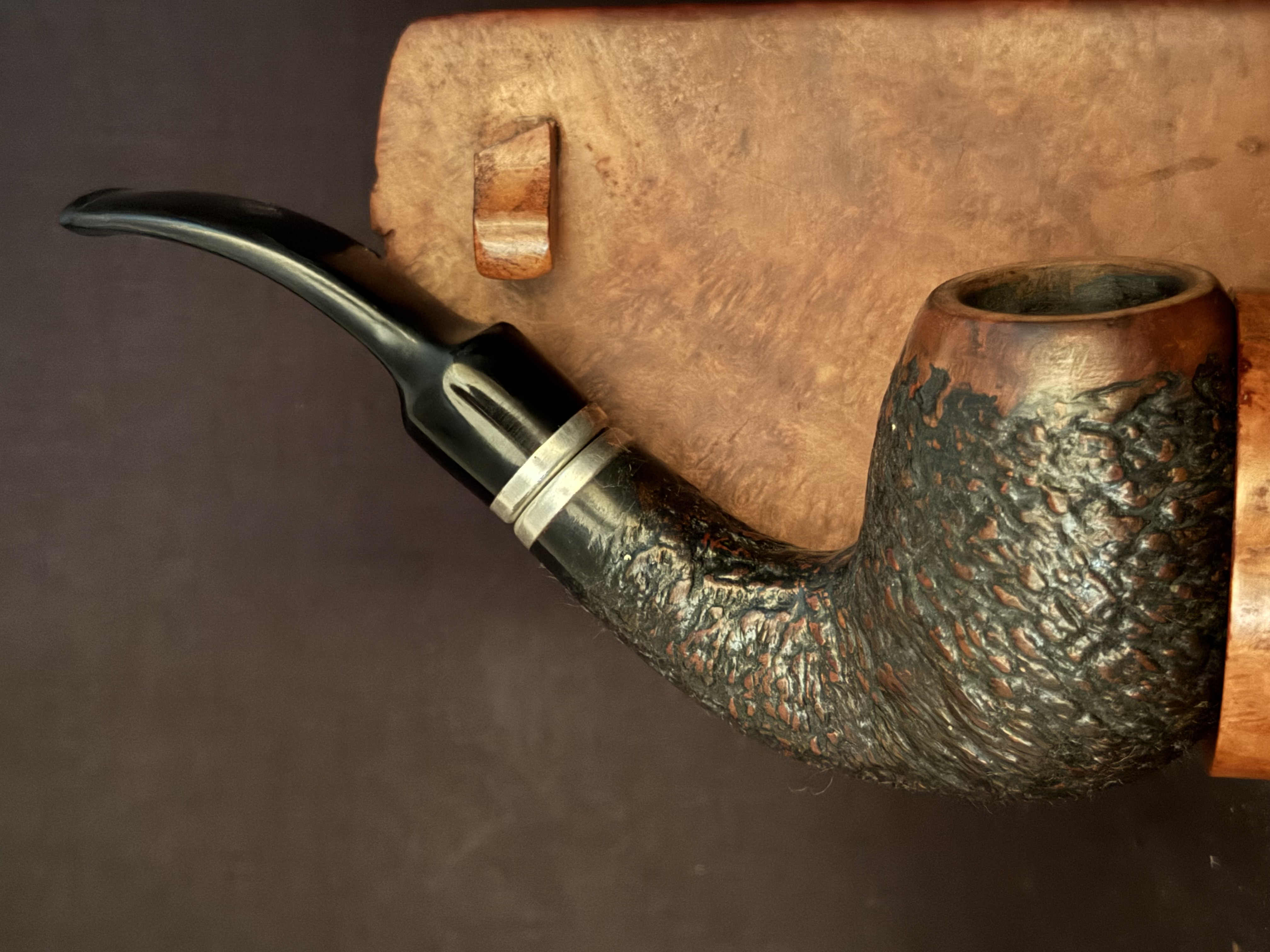 Vauen 4773 Sandblast Bent Apple Pipe, Double Metal Band, 9mm Filter, Pre-Smoked 2