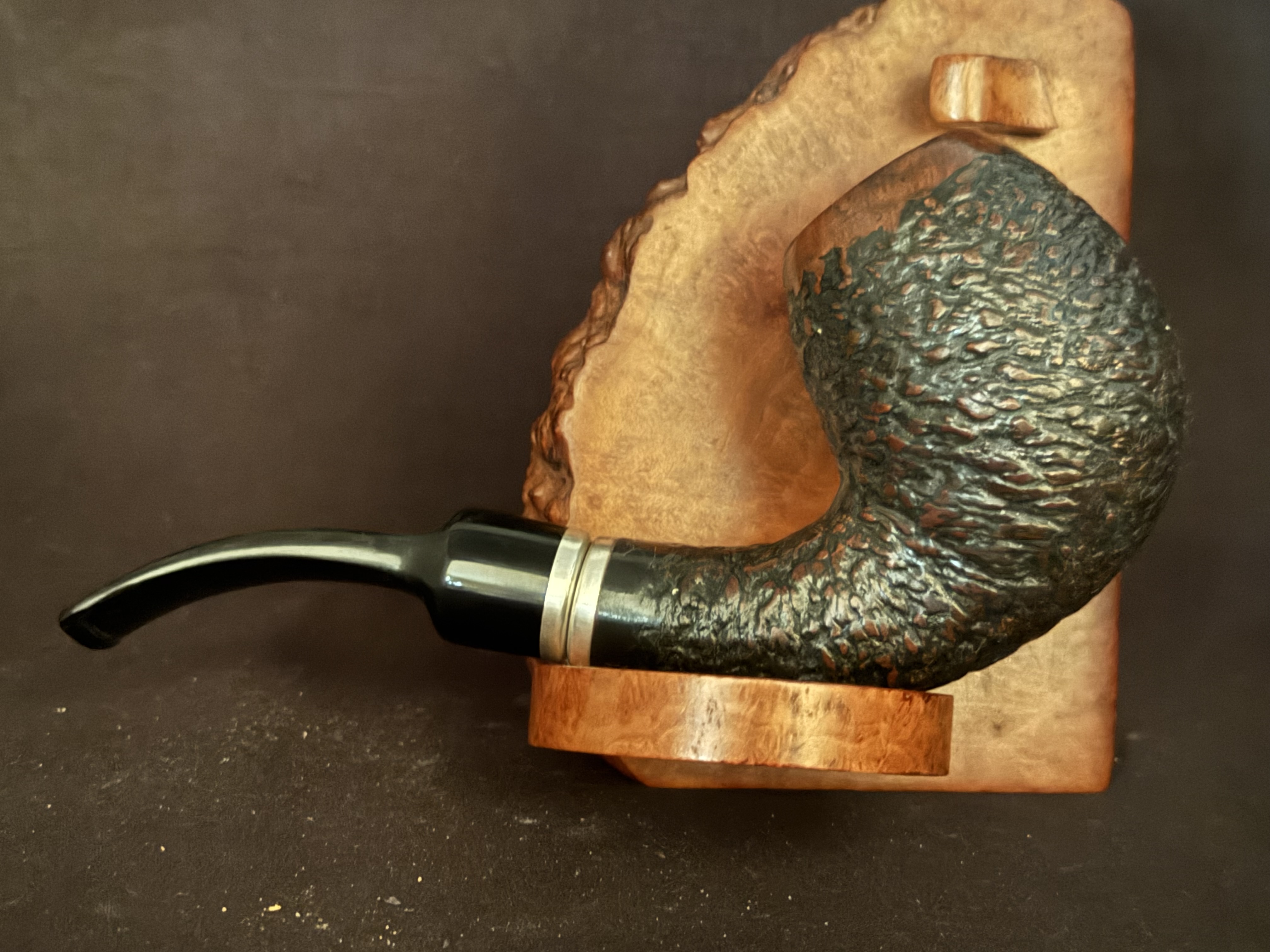 Vauen 4773 Sandblast Bent Apple Pipe, Double Metal Band, 9mm Filter, Pre-Smoked 4