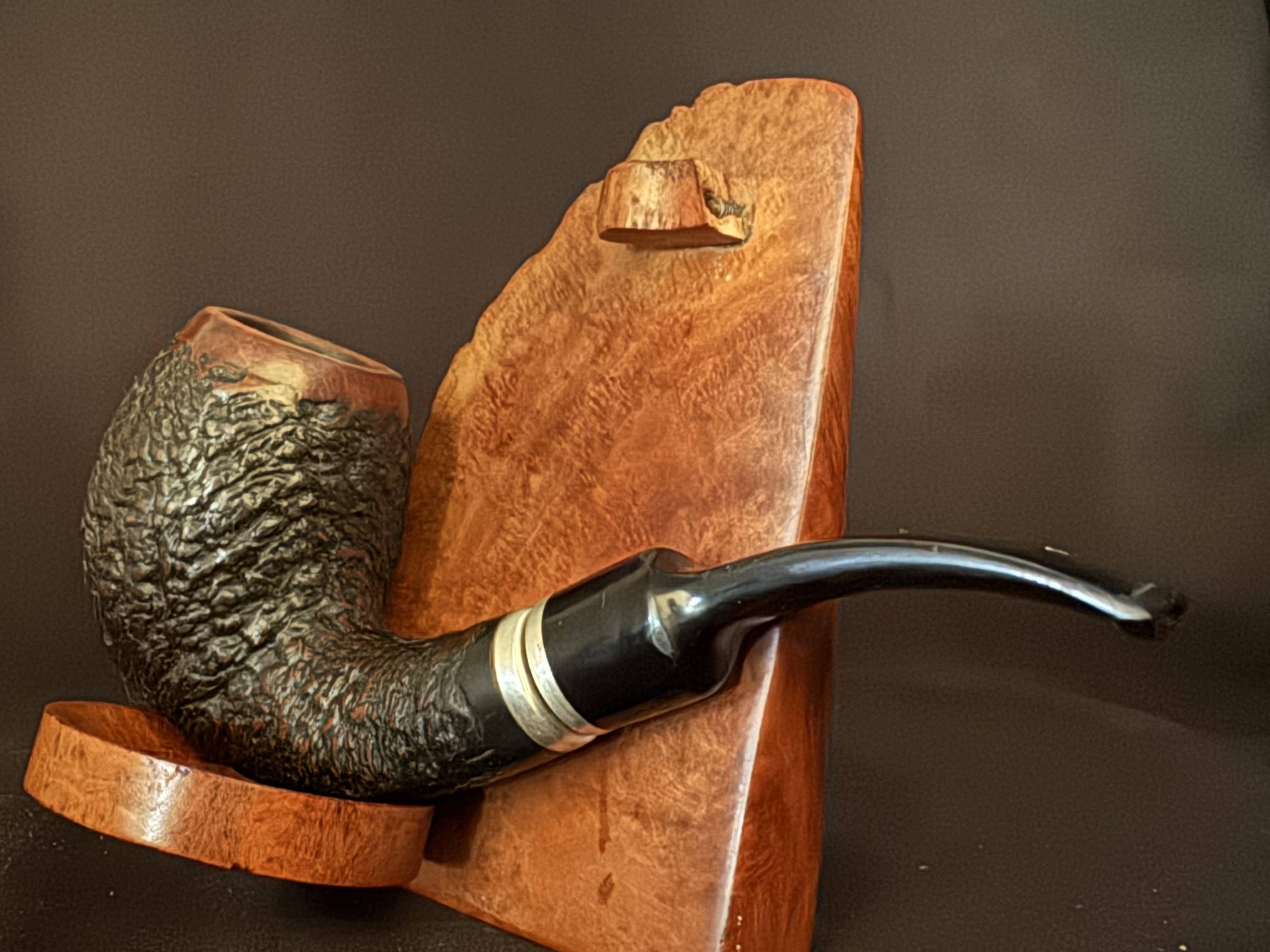 Vauen 4773 Sandblast Bent Apple Pipe, Double Metal Band, 9mm Filter, Pre-Smoked 8